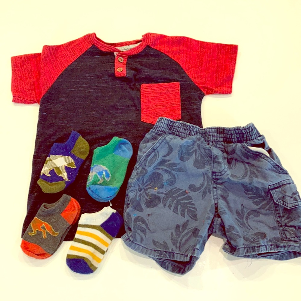 Little kid bundle - 2T shorts, 4T shirt and socks